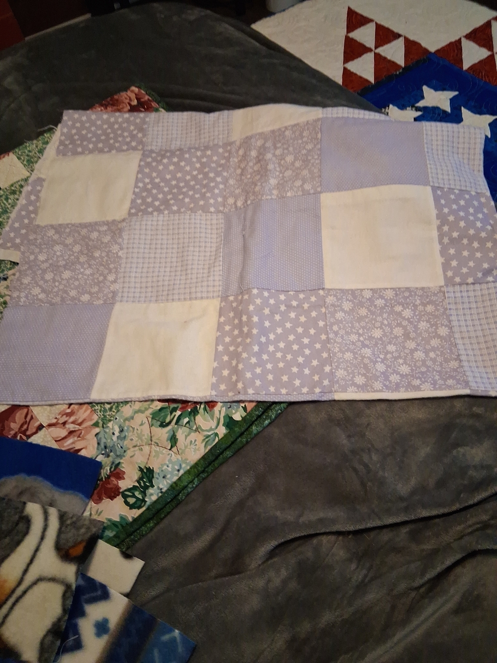 Large Crib/ Lap Quilt Lot Some Vintage Or Unfinished Or Handmade - Picture 9 of 10